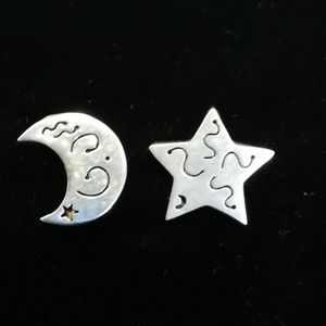 VINTAGE STERLING SILVER MOON & STAR EARINGS